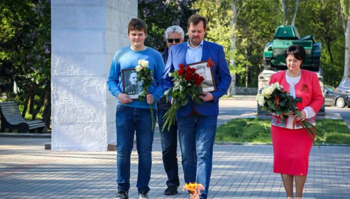 Почему гауляйтеры Мелитополя Е. Балицкий и Г. Данильченко не шли в колонне 9 мая (фото)