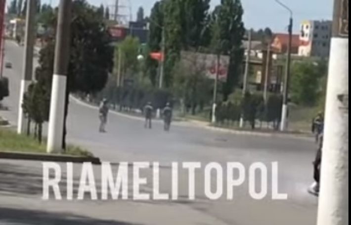 В Мелитополе оккупанты устроили на улицах облавы (видео)