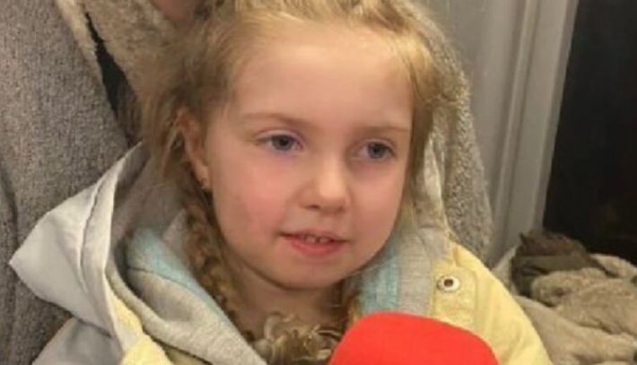 4-летней девочке из Мариуполя, маму которой не пустили в Запорожье, нашли родственников
