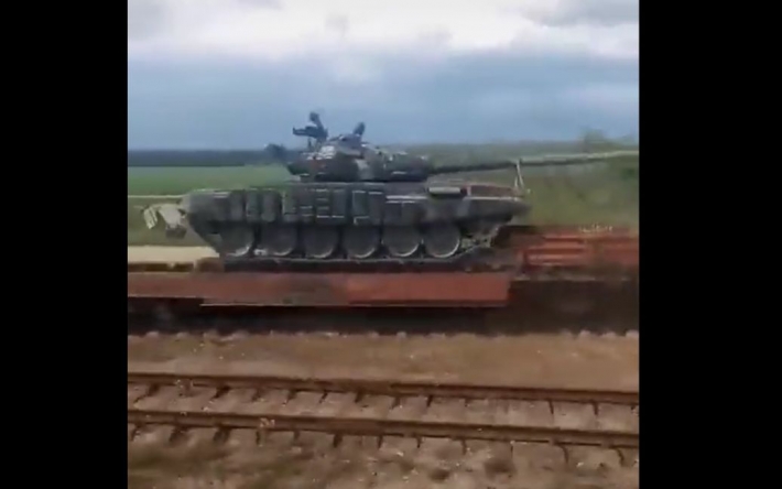 Белорусский эшелон с танками двигается к границе с Украиной: видео