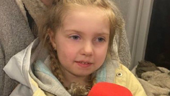 4-летнюю Алису из "Азовстали", которую эвакуировали в Запорожье, забрали к себе родственники