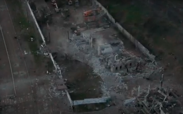 Видео из ада: защитники Мариуполя штурмуют позиции оккупантов на территории "Азовстали"