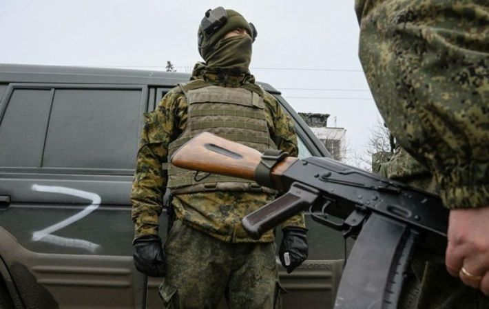 Затащили в машину и увезли: вооруженные оккупанты посреди улицы похитили жительниц Мелитополя