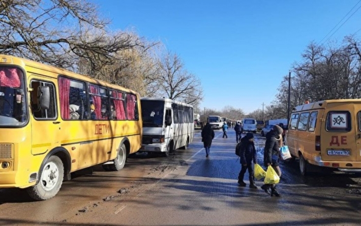 Украинцев, ставших свидетелями зверств оккупантов, принудительно вывозят в ОРДЛО — Гайдай