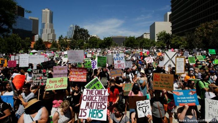 В США прошли многотысячные протесты сторонников права на аборт