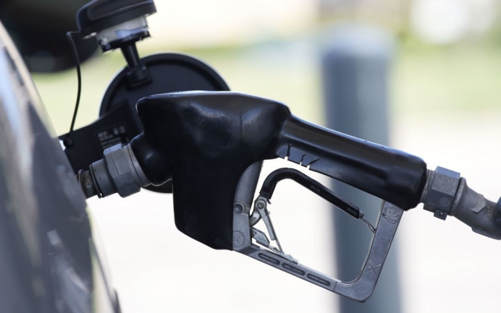 Минэкономики подняло цену на бензин и снизило на дизтопливо