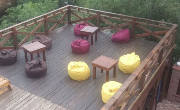 В оккупированной Кирилловке за 12 миллионов продают базу отдыха с террасой (фото)