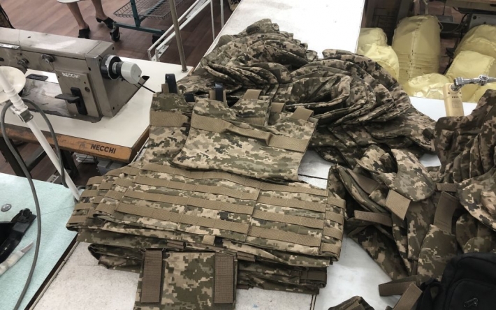 Кража помощи для ВСУ: чиновники из Черкасской ОВА продавали бронежилеты в супермаркетах
