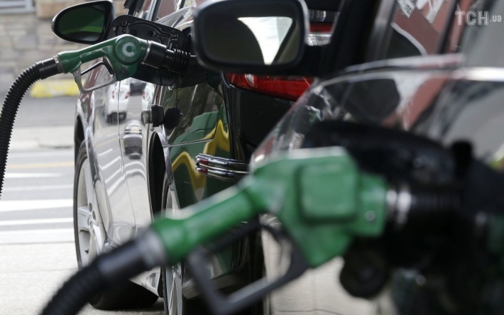 Украинские АЗС изменили стоимость бензина и дизельного топлива