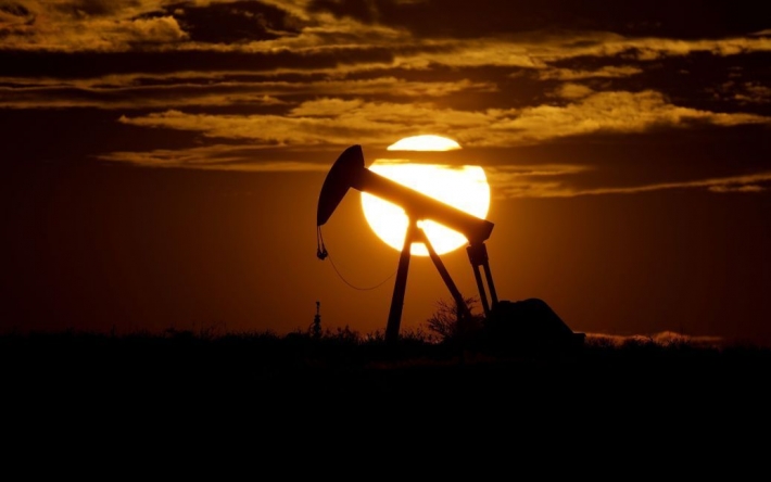 Нефть дешевеет из-за опасений по поводу мирового экономического роста
