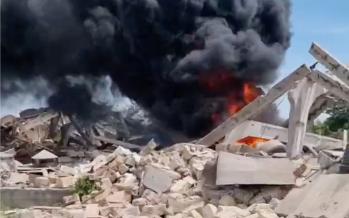 Оккупанты ударили ракетами по строительной базе в Николаевской области: Ким показал видео