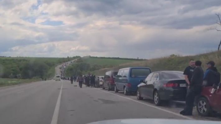 Рашисты закрыли проезд в сторону Запорожья - на блокпосту сотни машин