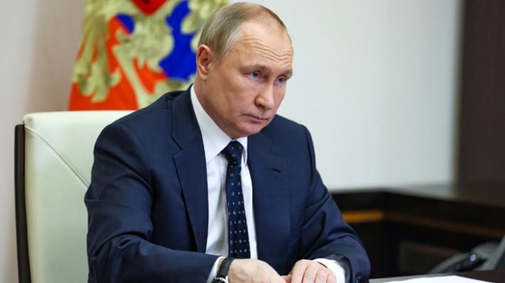 За "кулисами" Кремля уже обсуждают "уход" Путина - Meduza