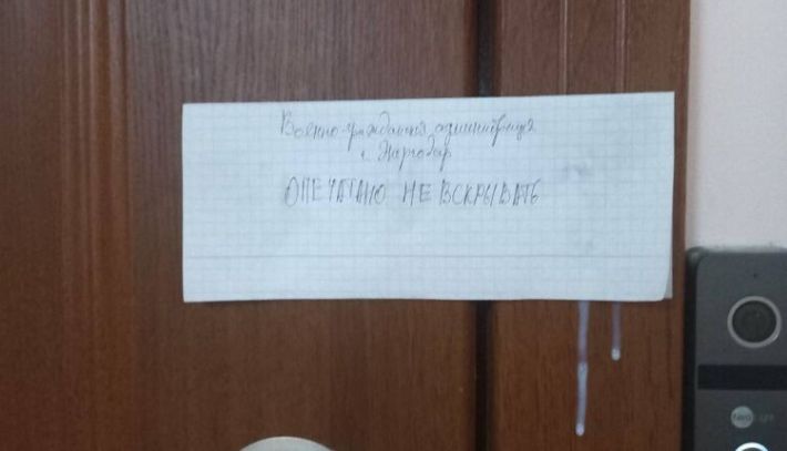 Российские оккупанты вломились в квартиру мэра Энергодара (фото)