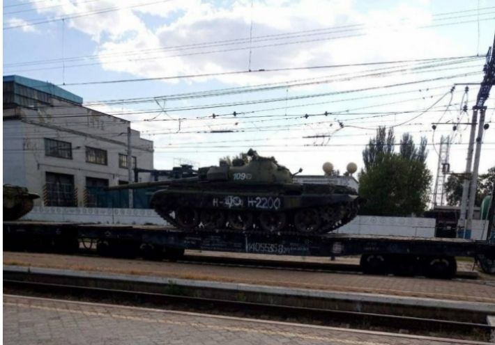 Эксперт рассказал, зачем в Мелитополь привезли старые советские танки