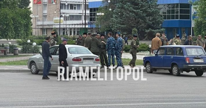 В Мелитополе казаков возят на отжатом автобусе детского лагеря «Северянин» (фото, видео)