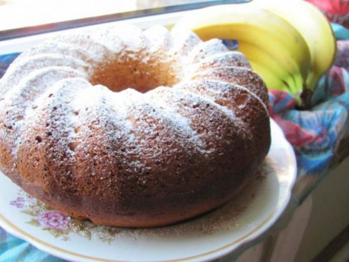 Банановый пирог из того, что всегда есть в холодильнике: идея простой выпечки к чаю