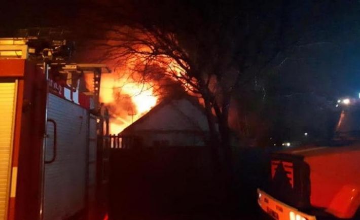 В результате вражеских артобстрелов в Пологовском районе вспыхнули три пожара