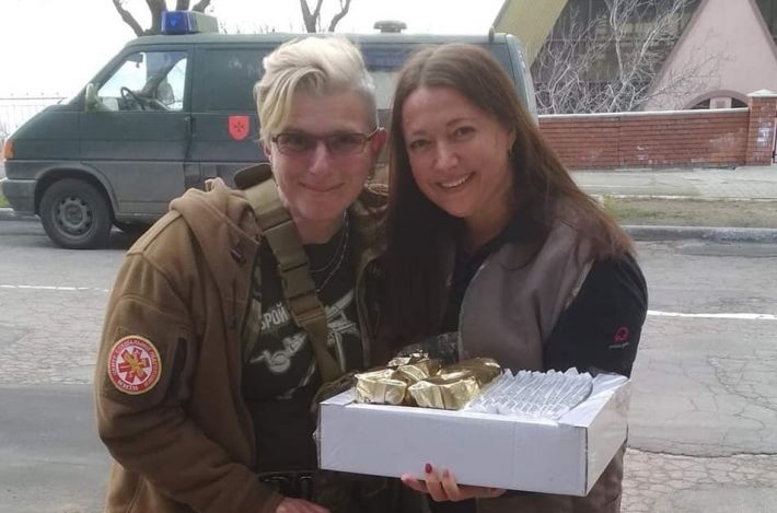 Мы не знаем жива ли она - мелитопольские активисты просят спасти из плена легендарную волонтерку (фото)