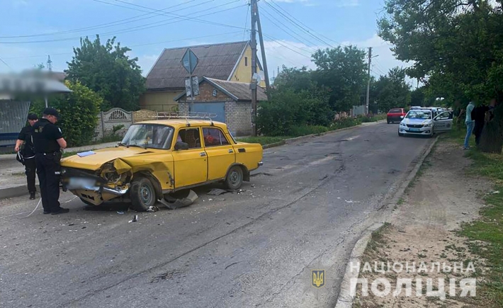 В Запорожье наркосбытчик оказал сопротивление полицейским и повредил несколько автомобилей при попытке скрыться (Фото)