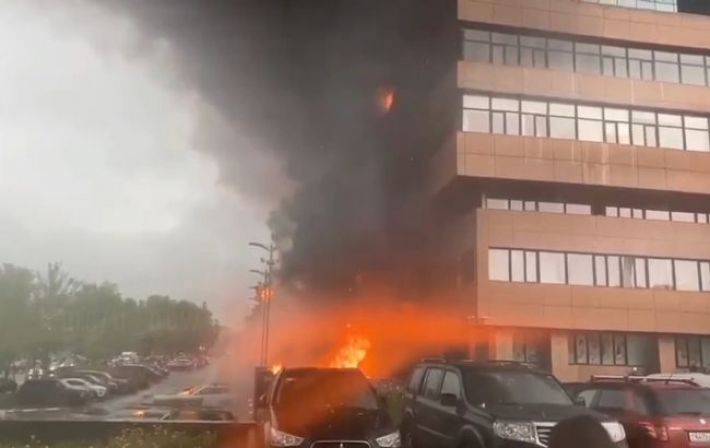 В Москве горит бизнес-центр. Пожар максимальной сложности