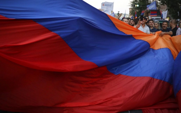 В результате массовых протестов в Армении ранения получили десятки человек