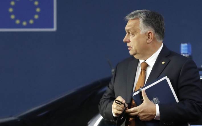 "Орбан ходит по лезвию ножа": политический эксперт рассказал о шатких отношениях Венгрии и ЕС
