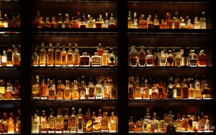 Спирт с чаем вместо виски: в России заканчивается импортный крепкий алкоголь