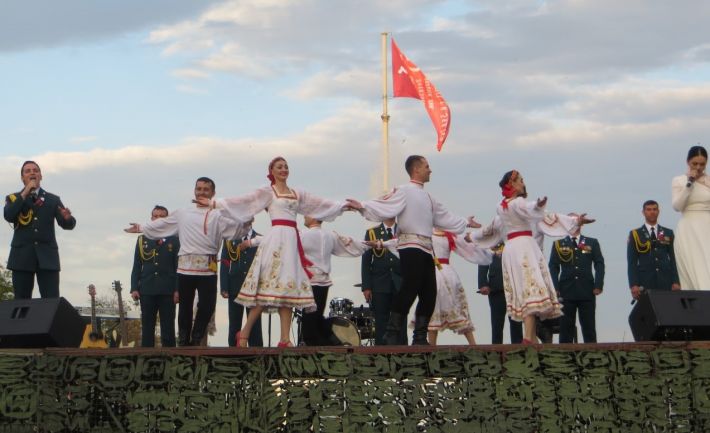 Коллаборанты переводят Мелитополь на календарь российских праздников
