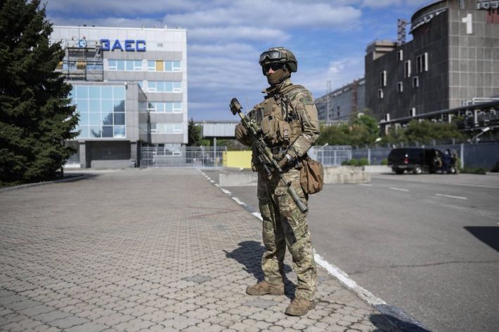 В Энергодаре военные рф похитили 11 работников Запорожской АЭС