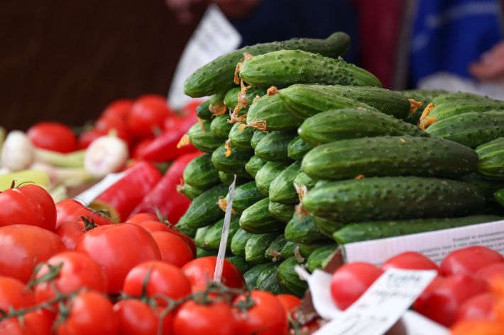 На мелитопольских рынках фрукты и овощи становятся дешевле с каждым днем (фото)