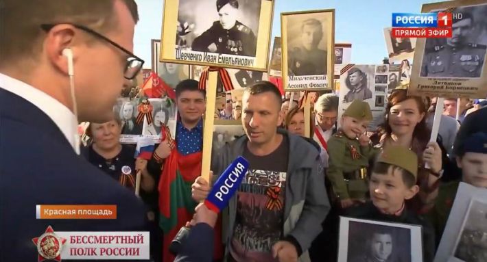 Под Мелитополем рашисты наградили должностью участника парада в Москве (видео)