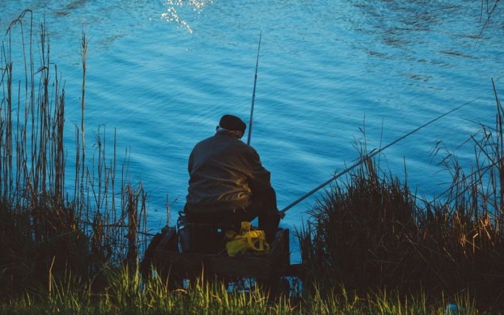 Пришел рыбачить, но стало плохо: в Тернопольской области в пруду утонул мужчина