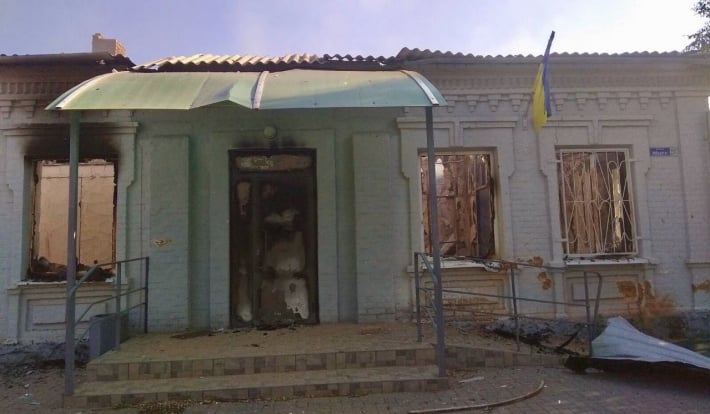 Российские военные в Запорожской области сожгли дотла  сельсовет (фото)