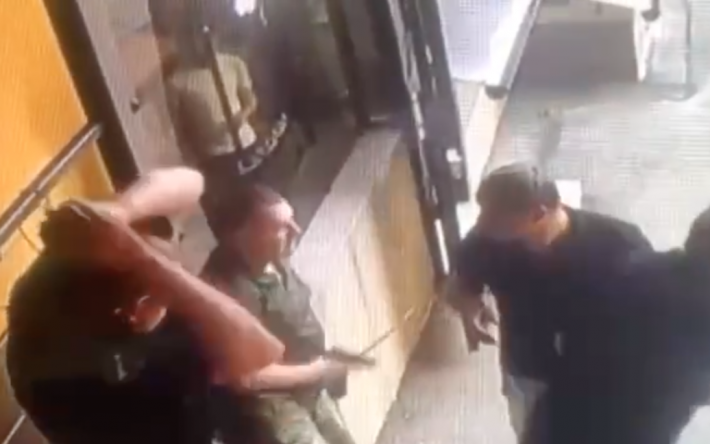 Появилось видео инцидента с нетрезвым чиновником Генштаба, который открыл стрельбу в Киеве