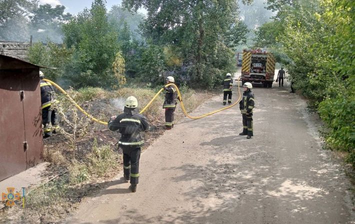Запорожские спасатели потушили загоревшийся автомобиль