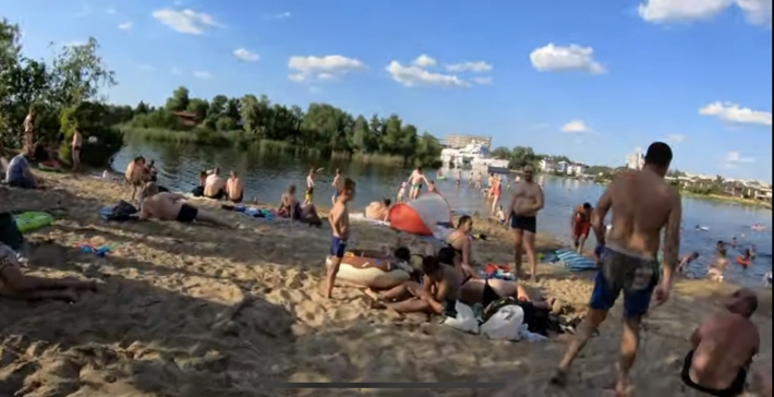 Как жители Запорожья справляются с жарой(видео)