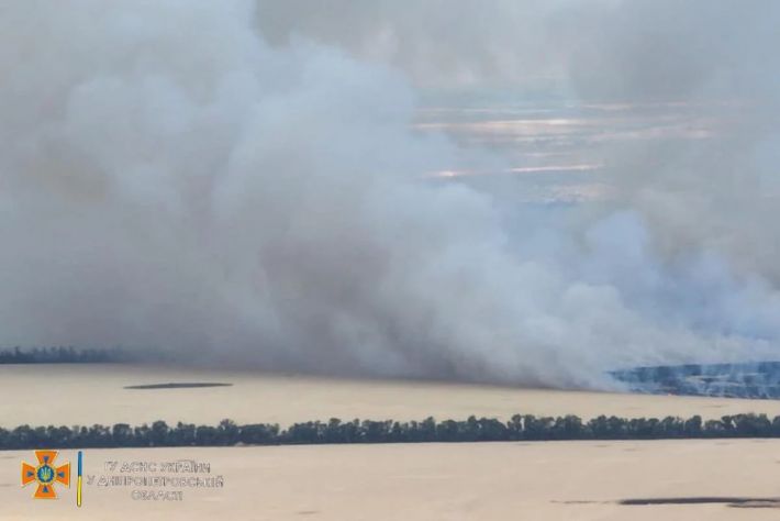 В Днепропетровской области загорелось поле с пшеницей после обстрела оккупантов
