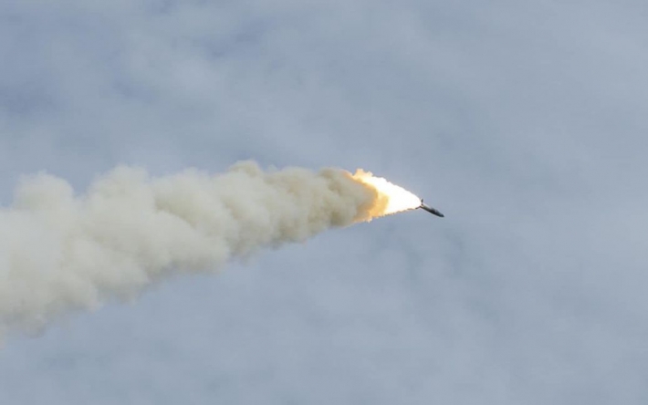 Россияне мощно ударили по Кременчугу: местная власть сообщила, сколько было ракет и куда они попали