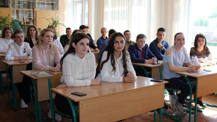 Учителя Мелитополя призывают детей и родителей не ходить на тестирование в школы – это опасно для жизни