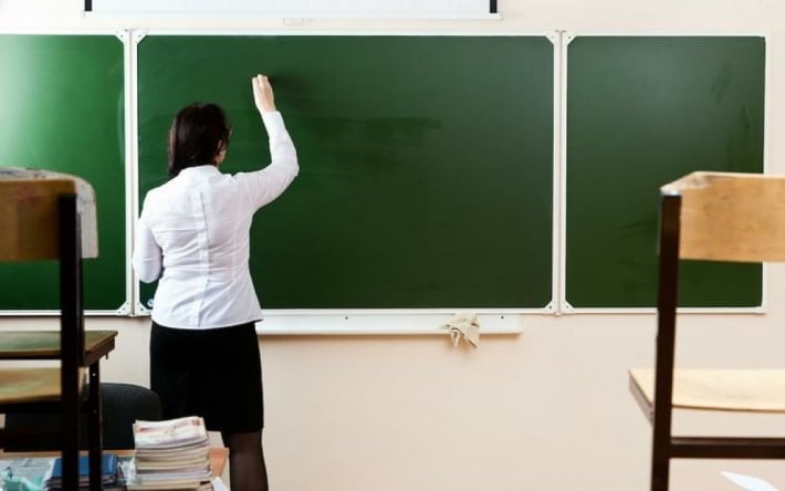 Учителей в РФ отправляют в оккупированные регионы Украины проводить "воспитательную работу" с детьми