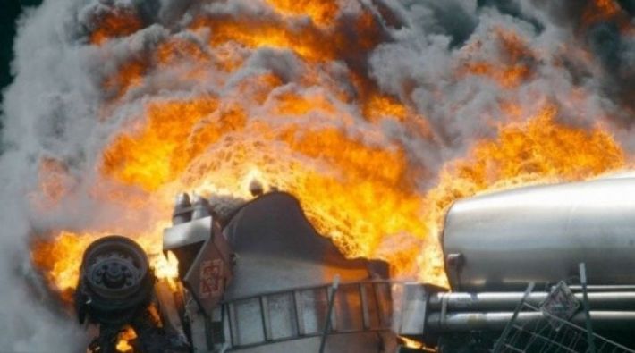 В Мелитопольском районе фермеры обнаружили горящий бензовоз оккупантов (фото)