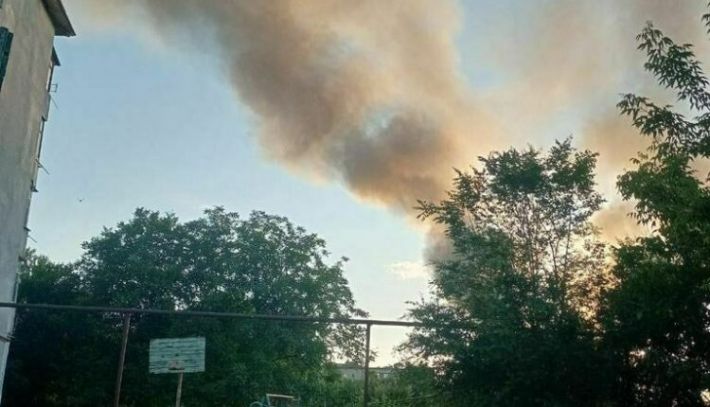Давление, головная боль и аллергия: после пожара на химзаводе в Запорожской области у людей ухудшилось здоровье