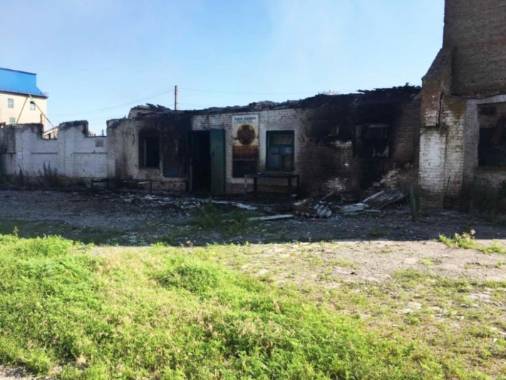 В Пологовском районе рашисты уничтожили склады с подсолнухом (фото)