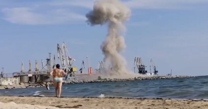 Третий день взрывов в Бердянске: что происходит (видео)