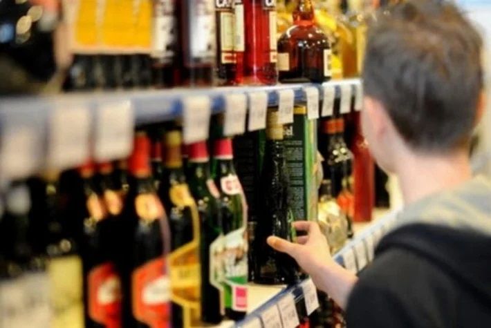В Запорожье и области продлили время продажи алкоголя (фото)