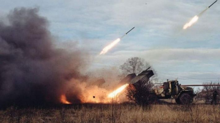 Рашисты обстреляли Запорожский район кассетными снарядами