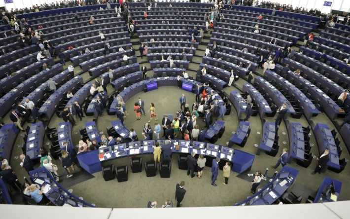 Европарламент принял резолюцию о поддержке предоставления Украине и Молдове статуса кандидатов в члены ЕС