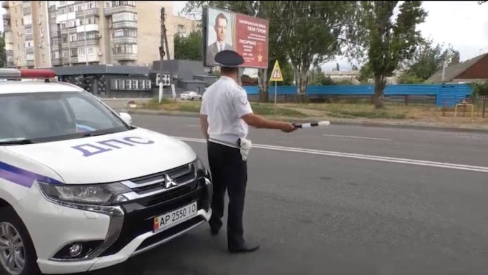 В Мелитополе полицаи-предатели устроили цирк со съемкой кино (фото, видео)