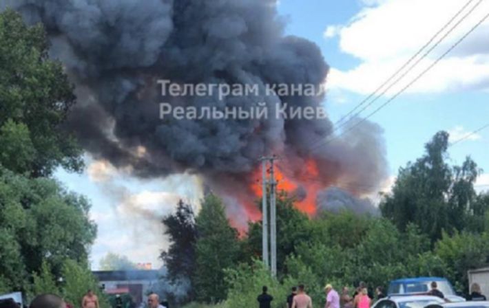 В Киеве произошел масштабный пожар на СТО